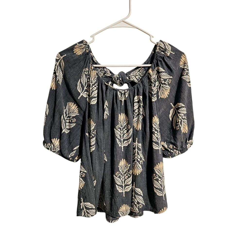 Woman's Floral Puff Sleeve Top Size M